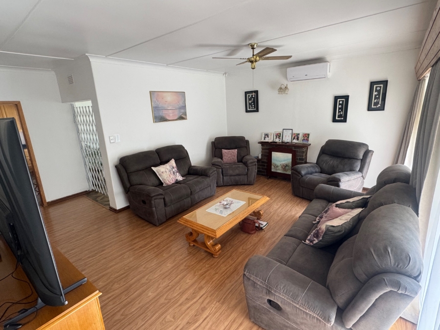 4 Bedroom Property for Sale in Flamwood North West